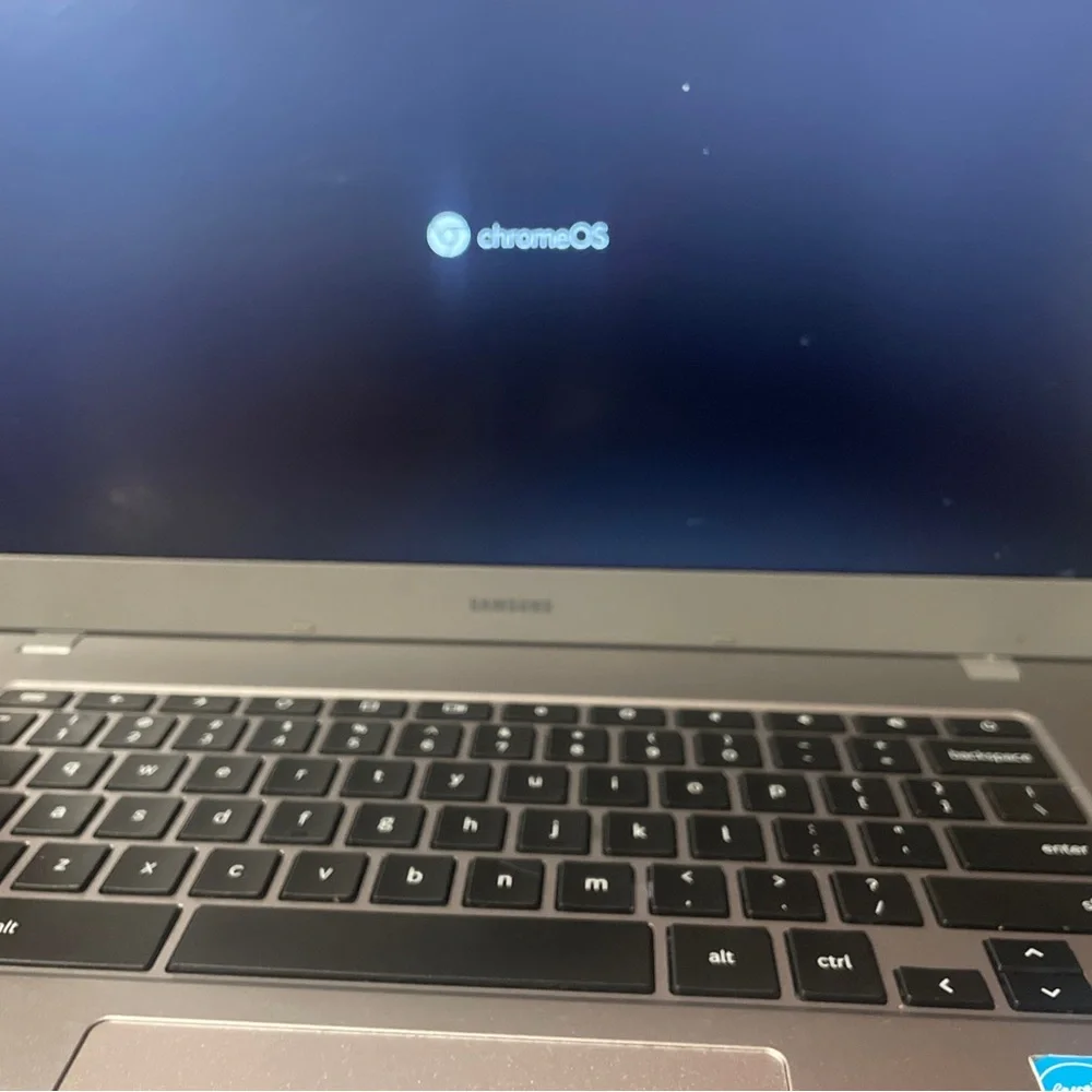 Samsung Gray Sleek Laptop for Modern Computing